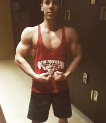 SEXY TWINK BODYBUILDER 5b8188a7a1651.jpg