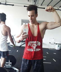 SEXY TWINK BODYBUILDER 5b8188ad85164.jpg
