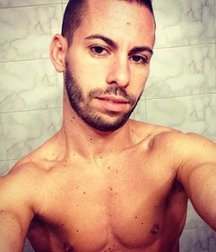 cute gay boy 5b8bf395af558.jpg