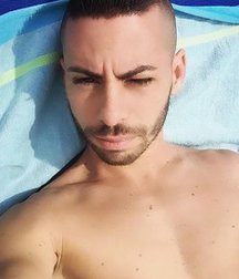 cute gay boy 5b8bf3d9ea061.jpg