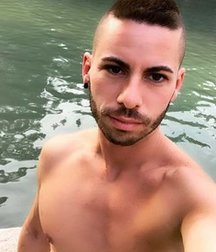 cute gay boy 5b8bf3f3dbd9f.jpg