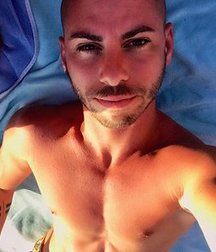 cute gay boy 5b8bf4308e18f.jpg