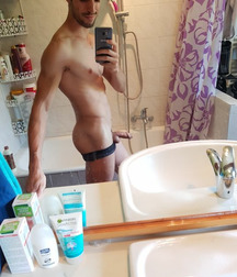 Hot boy muscle 5ba3a93cbe5ea.jpg