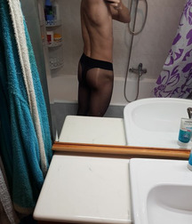 Hot boy muscle 5ba3aa1a97679.jpg