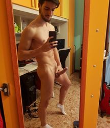Hot boy muscle 5ba3aa1e7b458.jpg
