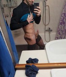 Hot boy muscle 5ba3aa463eaeb.jpg