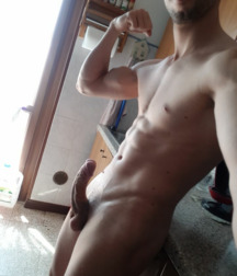 Hot boy muscle 5ba3aa478cea9.jpg