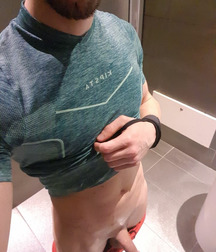Hot boy muscle 5ba3aa4bbf929.jpg