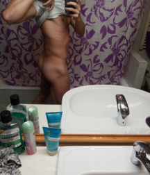 Hot boy muscle 5ba3aa75ca104.jpg