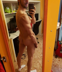 Hot boy muscle 5ba3aab88a40e.jpg