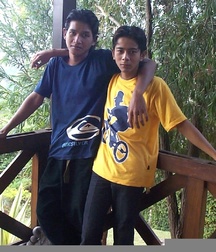 Age & Chris 5bbdf423bc8af.jpg