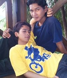 Age & Chris 5bbdf42f03a23.jpg