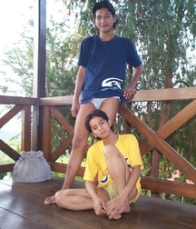 Age & Chris 5bbdf43303468.jpg