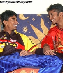 Akila & Nino 5bbdf77945f57.jpg