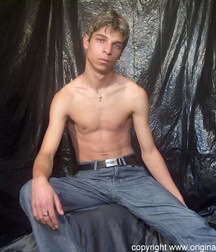 Aleksander 5bbe00cf3a029.jpg