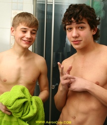 Aaron & Georg 5bbe0b24e637e.jpg