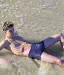 Raul @ beach 5a91fd4be3caa.jpg