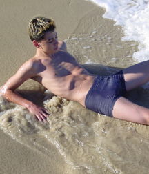 Raul @ beach 5a91fd4e6f45f.jpg