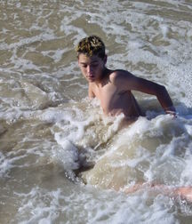 Raul @ beach 5a91fd55ec2d7.jpg