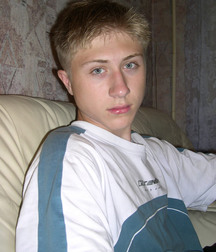 Cute blond boy 5a920397b313f.jpg