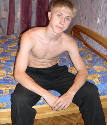 Cute blond boy 5a9203d009f45.jpg