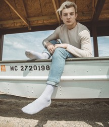 feet and socks 59b68e5af1cb5.jpg