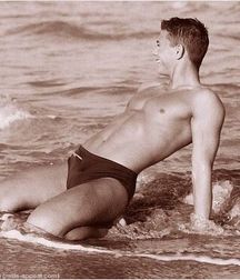 1000 sexy guys 59a75f1eb4f3f.jpg