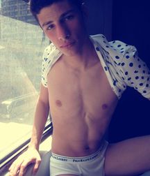 1000 sexy guys 59a75f55dc599.jpg