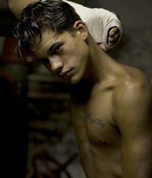 1000 sexy guys 59a75faa4c36d.jpg