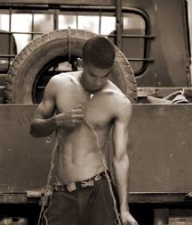 1000 sexy guys 59a76014c200e.jpg