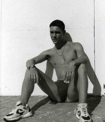 1000 sexy guys 59a76015dc89d.jpg