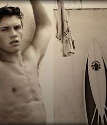 1000 sexy guys 59a76026c2129.jpg