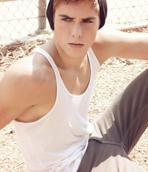 1000 sexy guys 59a76031dbc4e.jpg