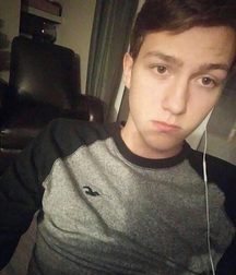 Selfie Teens 5bc443711bc85.jpg