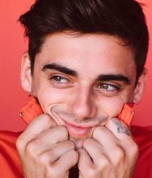 some cute guys 59e9ac88b1e5d.jpg