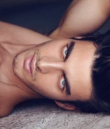 single man 59d3850000155.jpg