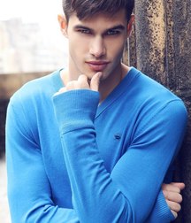 single man 59d38537dfb4f.jpg