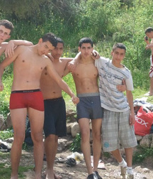 boys & boys 59d5e6f2e772f.jpg