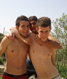 boys & boys 59d5e6ffd8661.jpg