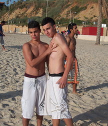 funny boys 59d8aa038bcf7.jpg
