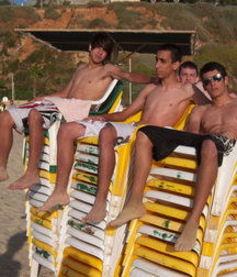 funny boys 59d8aa0676bac.jpg