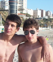 funny boys 59d8aa0956f3f.jpg