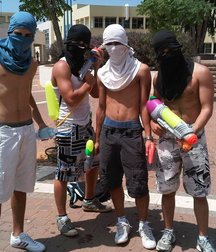 funny boys 59d8aa6d8018c.jpg