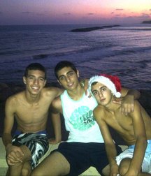 funny boys 59d8aa74b7e52.jpg
