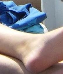 feets 59d915b1ec8f6.jpg