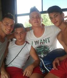 hommes 59db972f6b114.jpg