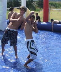 fun boys 59de6f246eb70.jpg