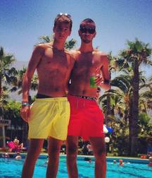 boys & boys 59df6a4dd560a.jpg