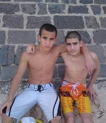 boys & boys 59df6a7f0b5a9.jpg