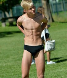erotic boys 59e1fea184135.jpg